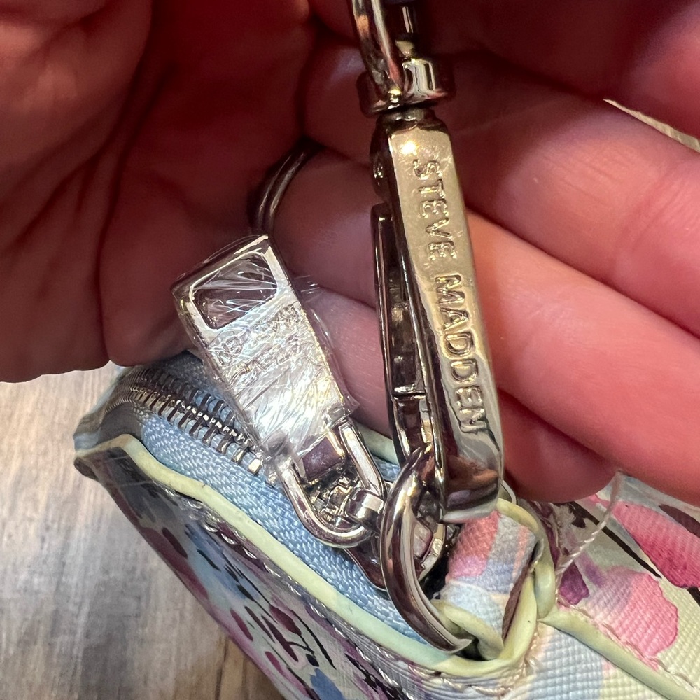 Steve Madden Watercolor Floral Dome Crossbody Bag NWOT Spring Mini Adjustable - Picture 3 of 5
